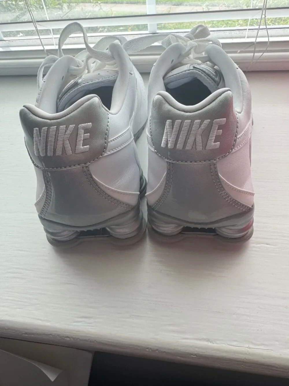 Womens White Nike Shox Classic II Size 9.5 New in Damaged Box